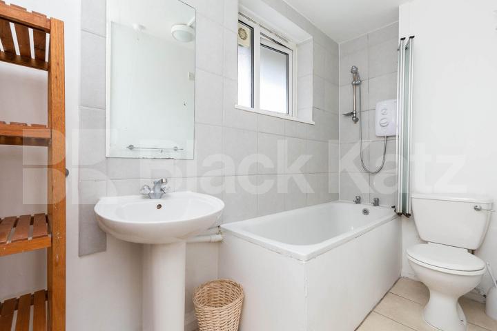 Well presented maisonette located on the borders of Camden and Islington  Blundell Street, Islington